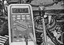Измерение сигнала датчика температуры воздуха (датчик расположен в корпусе воздухоочистителя